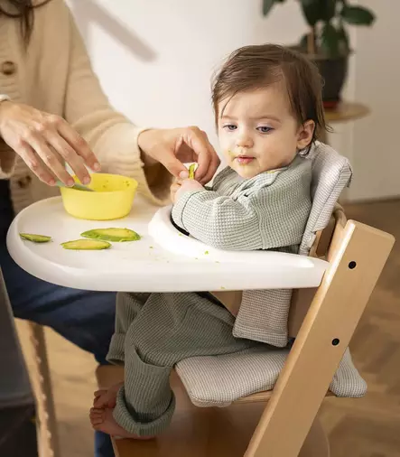 Stokke Tripp Trapp syöttötuoli Natural tarjottimella. - Stokke Tripp Trapp tuotteet - 685500 - 2