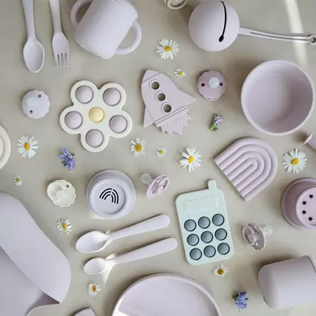 Mushie tuttikotelo soft lilac pöydällä - Tutit ja tuttinauhat - 2255442 - 2